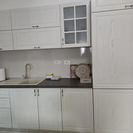 Rona Lägenhet Tirana